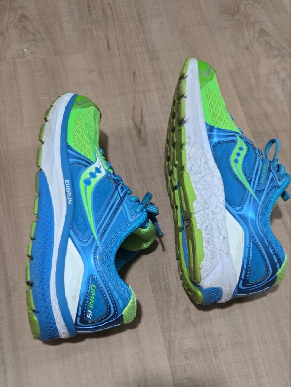 Saucony Neon Green and Blue Running Sneakers - Picture 3 of 4